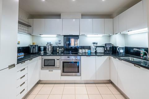 2 bedroom flat to rent, Brewhouse Lane, Castle Court, SW15