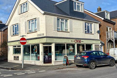 Retail property (high street) to rent - Easebourne, Midhurst, GU29