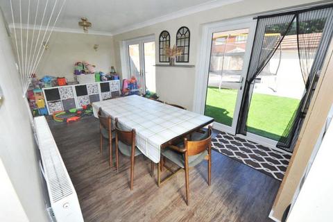 3 bedroom semi-detached house for sale, Elsinore Avenue, Irlam, M44