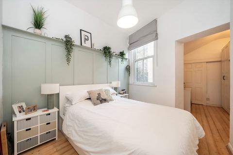 1 bedroom flat for sale, Upper Richmond Road, London SW15