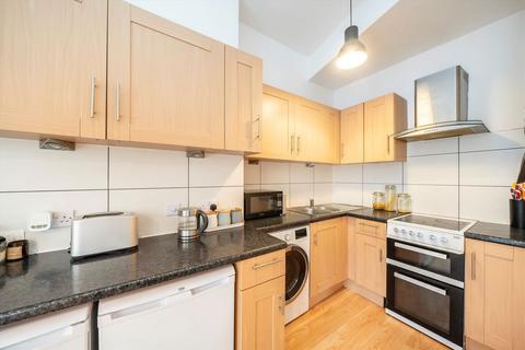 1 bedroom flat for sale, Upper Richmond Road, London SW15