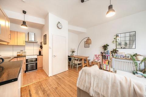 1 bedroom flat for sale, Upper Richmond Road, London SW15