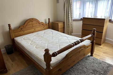 1 bedroom property to rent, DOUBLE ROOM IN SHARED HOUSE
