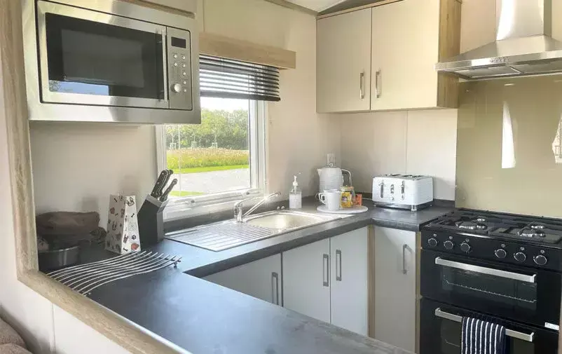 Img 2622 Edit Web 802x505 F50 50