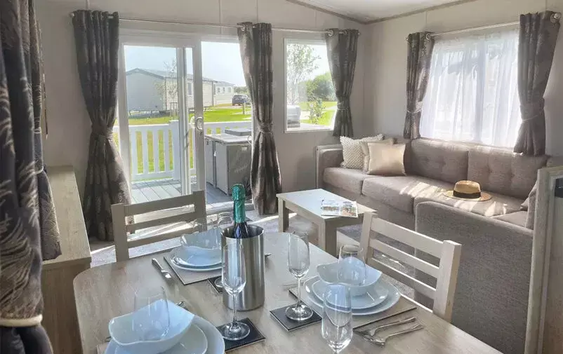 Img 2611 Edit Web 802x505 F50 50