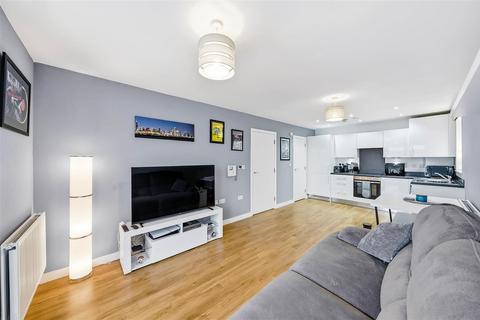 1 bedroom flat for sale, Alcock Crescent, Crayford, Dartford