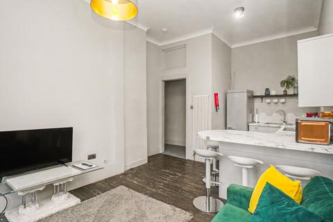 2 bedroom flat for sale, Flat 5, 10 Crighton Place, Edinburgh, EH7 4NZ