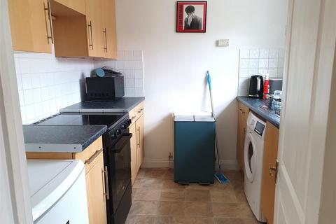 3 bedroom house to rent, Manor Park, Newbury