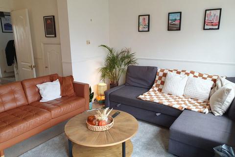 3 bedroom house to rent, Manor Park, Newbury