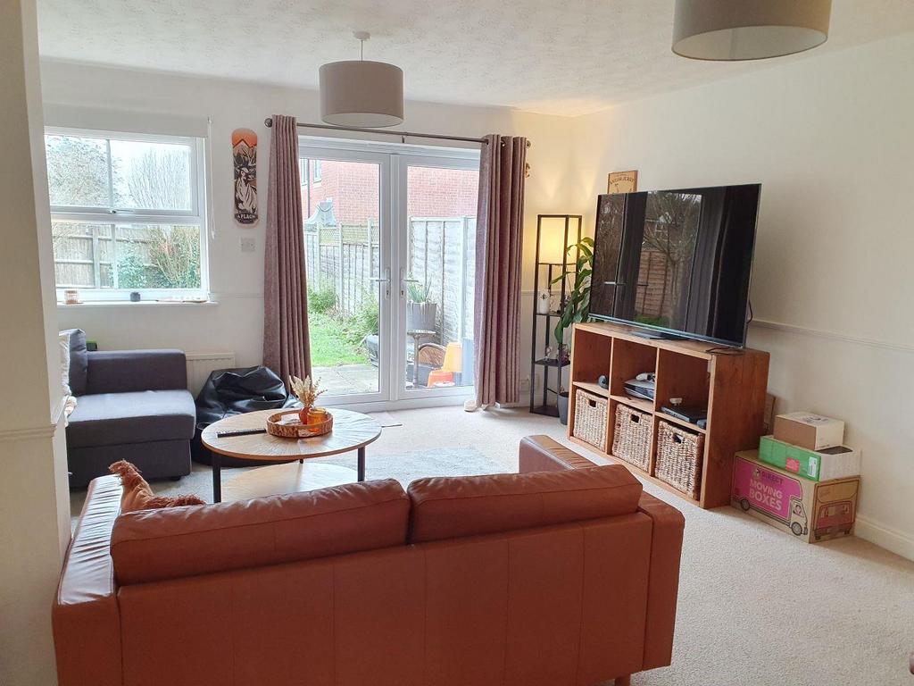 Lounge to garden.jpg