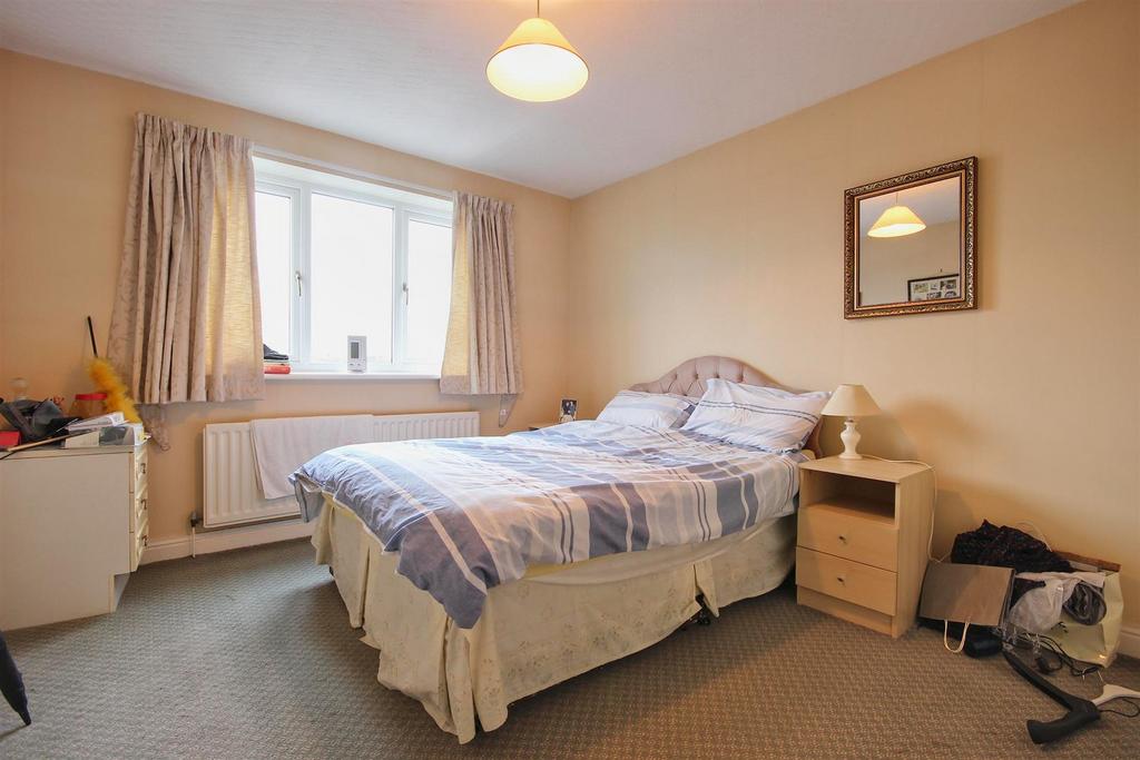 Bedroom 2 (rear)