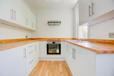 2 bedroom flat to rent, Tisbury Road, Hove, BN3