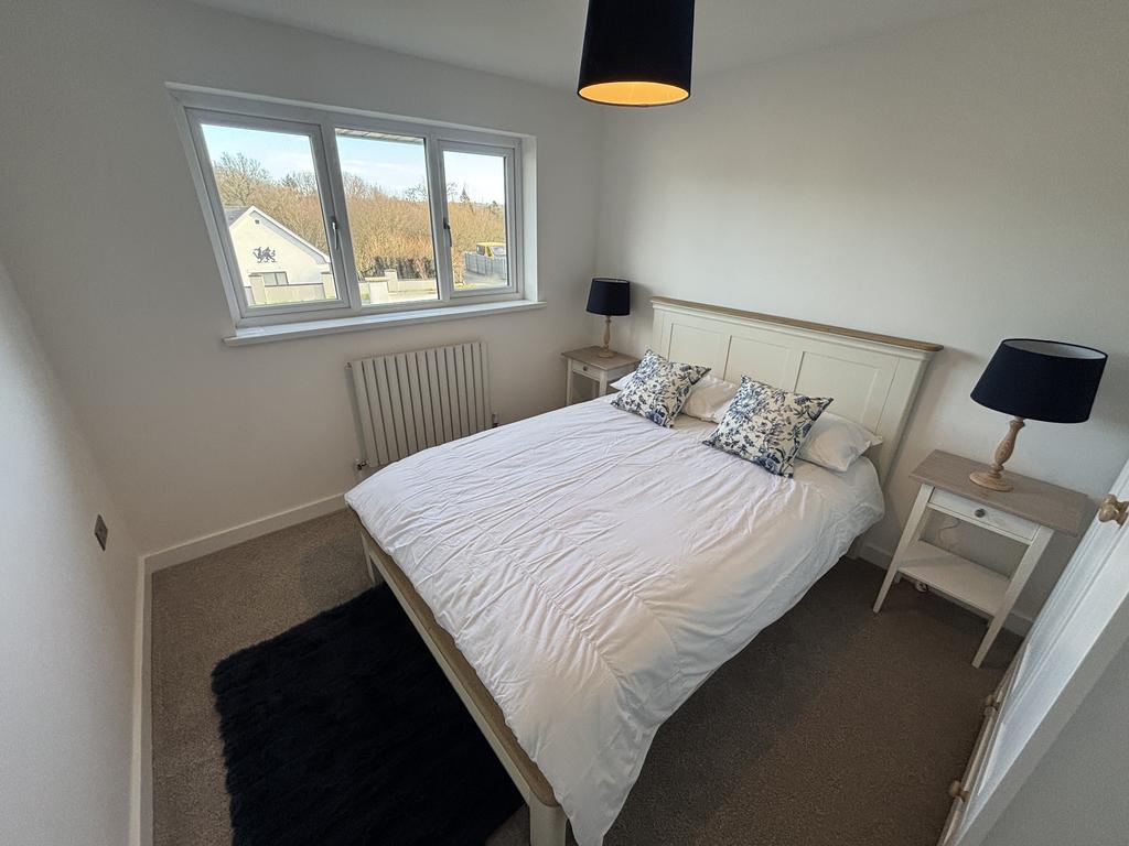 Front bedroom 3