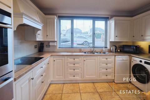 2 bedroom bungalow for sale, Southfield Avenue, Preston, Paignton