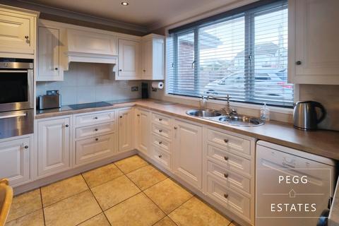 2 bedroom bungalow for sale, Southfield Avenue, Preston, Paignton