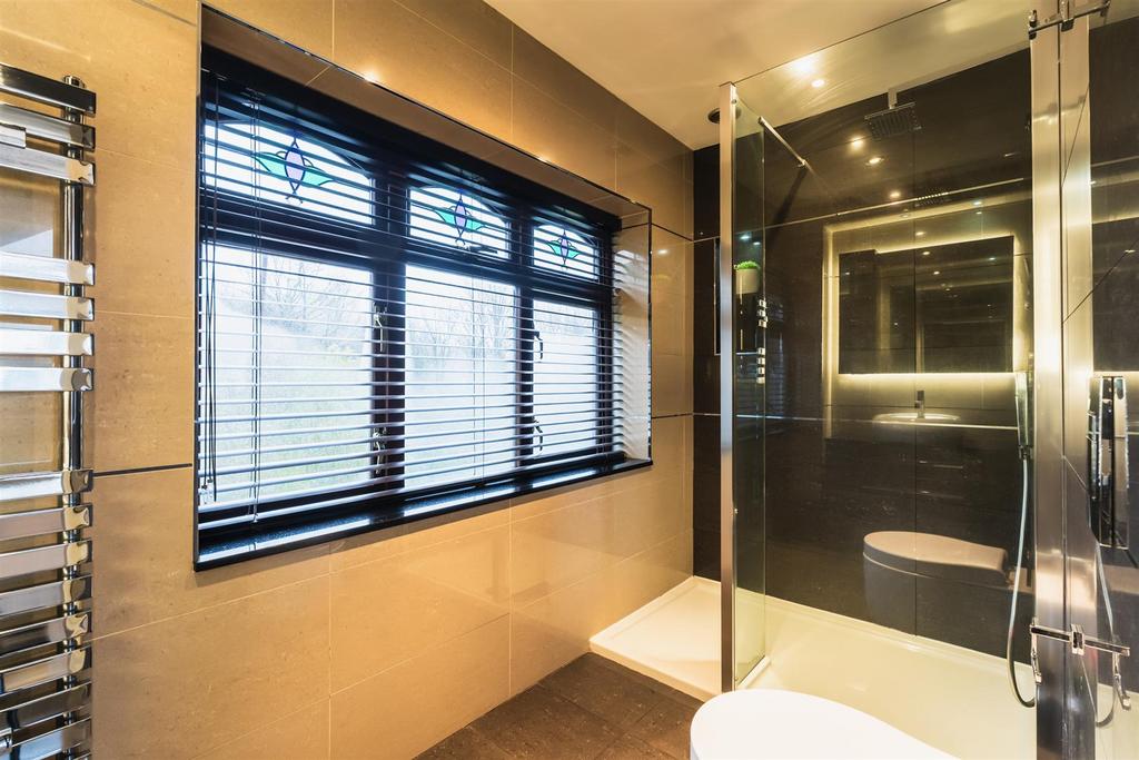 Master En-Suite Shower Room