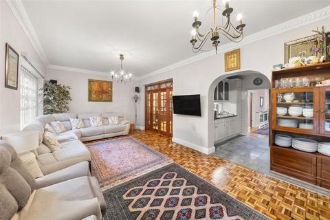 4 bedroom semi-detached house for sale, Great West Road, HOUNSLOW TW5