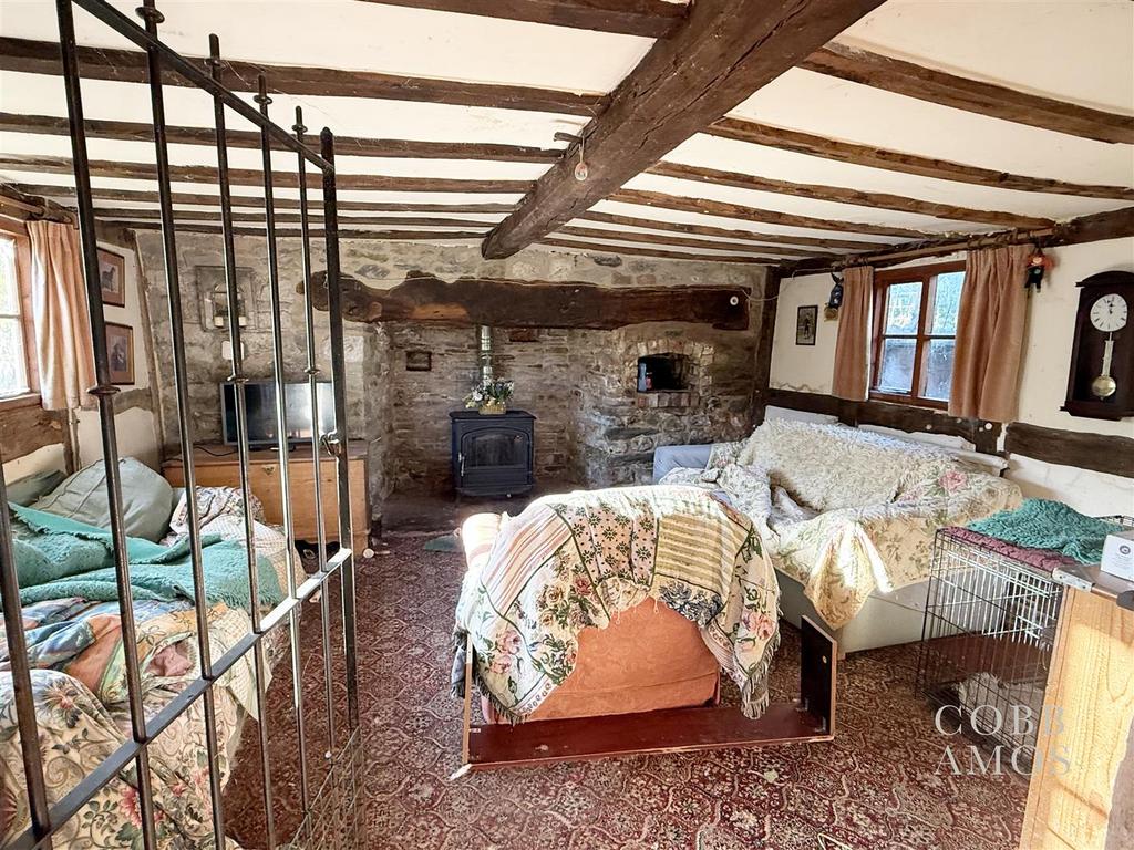 Living Room 1.jpg