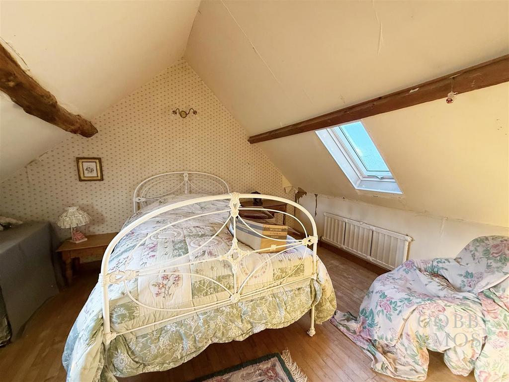 Bedroom 1.jpg