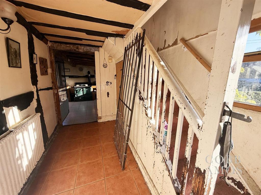Hallway 2.jpg