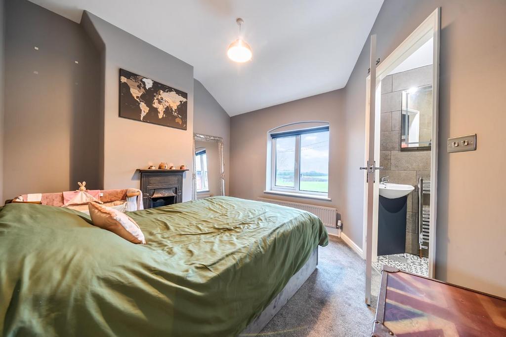 MASTER BEDROOM.jpg