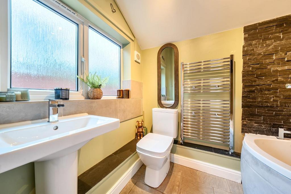 2nd view BATHROOM.jpg
