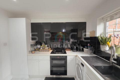3 bedroom semi-detached house for sale, 3 bedroom town house in Magnolia Gardens HA8