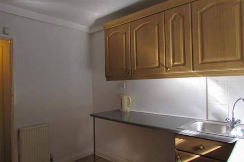 2 bedroom end of terrace house to rent, Wrigley, Halifax HX2