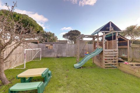 3 bedroom semi-detached house for sale, Upton Road, Worthing, BN13