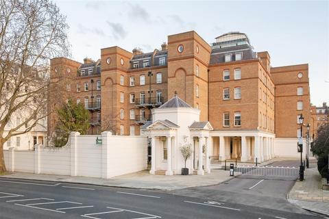 3 bedroom flat for sale, Drummond Gate, Pimlico, SW1V.