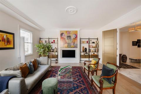 3 bedroom flat for sale, Drummond Gate, Pimlico, SW1V.