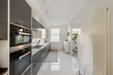 3 bedroom flat for sale, Drummond Gate, Pimlico, SW1V.