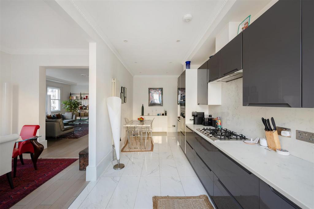 14 Salisbury House Hi-14.jpg