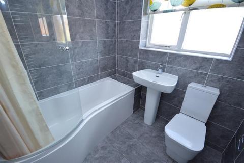undefined, Averhill, Worsley, M28