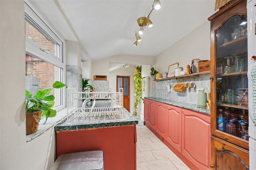 Kitchen 3.jpeg
