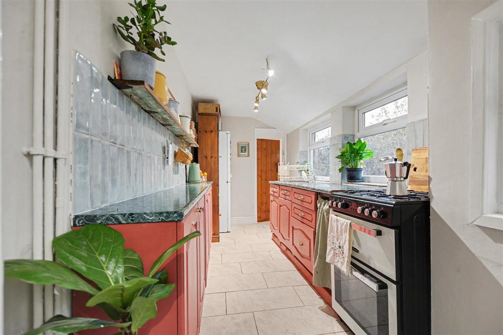 Kitchen 2.jpeg