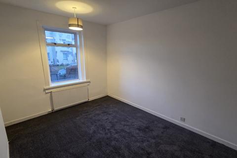 2 bedroom flat to rent, Lemmon Street, West, Greenock, PA15