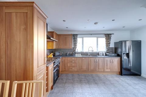 3 bedroom end of terrace house for sale, Church View, South Ockendon RM15