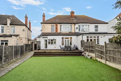 2 bedroom apartment for sale, Cranbrook Road, Ilford