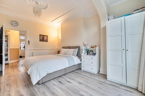 2 bedroom apartment for sale, Cranbrook Road, Ilford