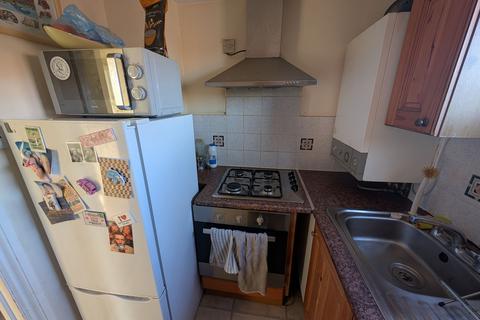 2 bedroom apartment to rent, Second Floor Flat,  Chesterfield Road, St. Andrews, Bristol