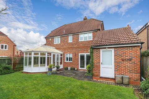 3 bedroom detached house to rent, Ridgefield, Watford, WD17