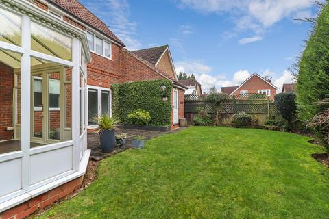 3 bedroom detached house to rent, Ridgefield, Watford, WD17