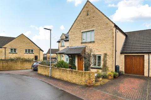 3 bedroom semi-detached house for sale, Old Farm Close, Watts Lane, Hullavington