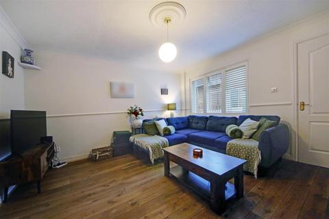 3 bedroom semi-detached house for sale, Hamblings Close, Shenley