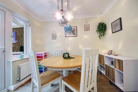 3 bedroom semi-detached house for sale, Hamblings Close, Shenley