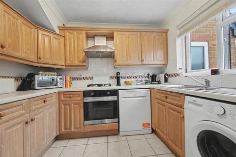 3 bedroom semi-detached house for sale, Hamblings Close, Shenley