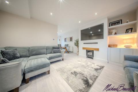 undefined, Hainsworth Moor Crescent, Bradford BD13