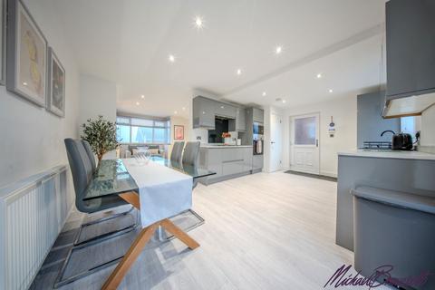 undefined, Hainsworth Moor Crescent, Bradford BD13