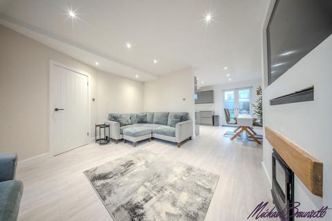 undefined, Hainsworth Moor Crescent, Bradford BD13